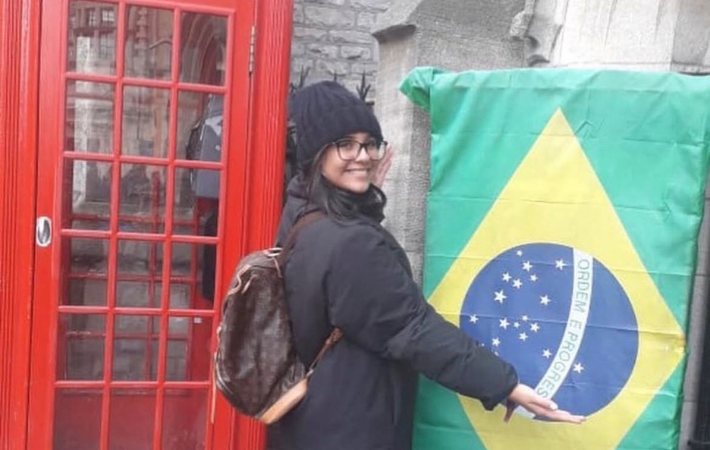 Luiza Khoury em seu intercâmbio com a CP4 na Inglaterra